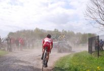 MAGNUS BAK KLARIS VINCE LA PARIGI-ROUBAIX U19